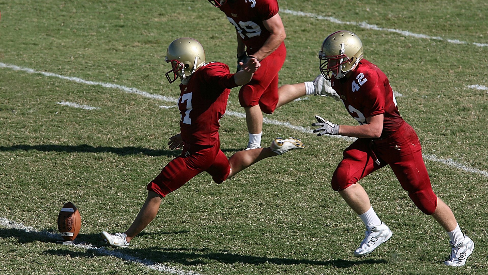 冰球联赛激战正酣,北境勇士加时赛惊险夺冠